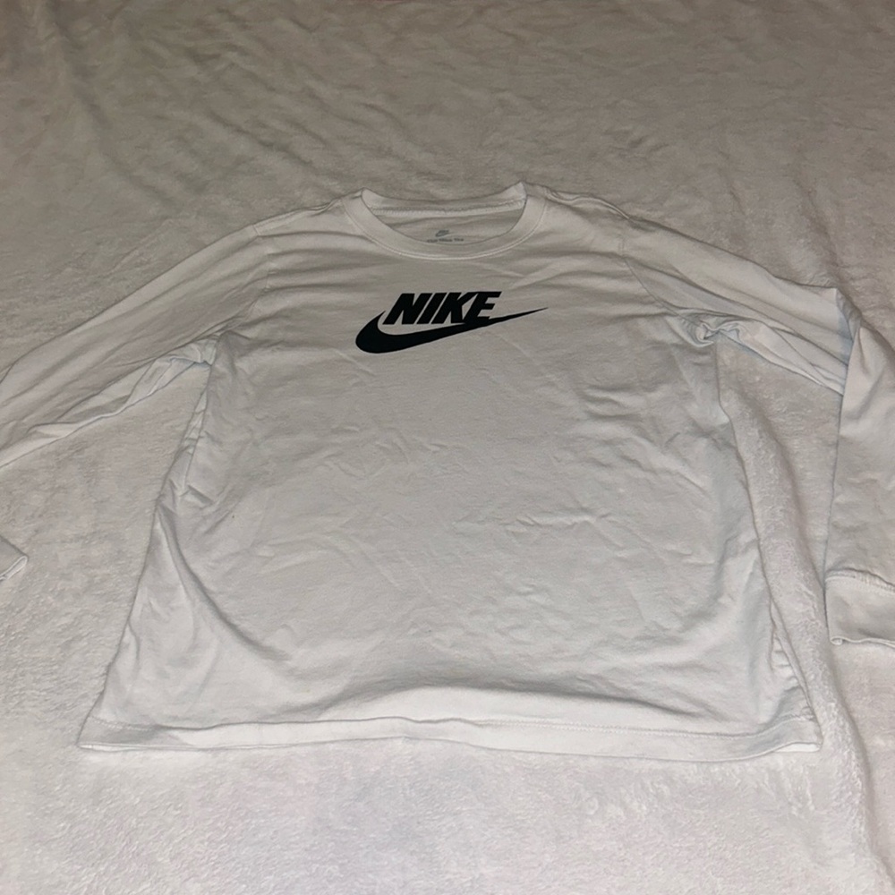 white nike long sleeve tee
